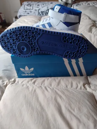 Zapatillas Adidas Forum Blancas y Azules