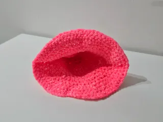 Sombrero Blythe rosa con pompones