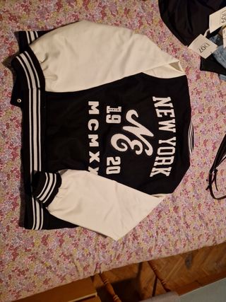 Chaqueta New Era Hombre Negra y Blanca