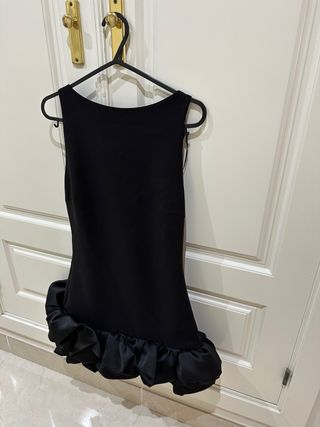 Vestido fiesta Zara negro volantes