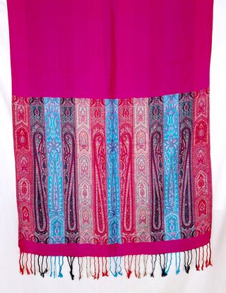 Scialle fuxia con frange