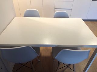 Mesa de comedor blanca moderna