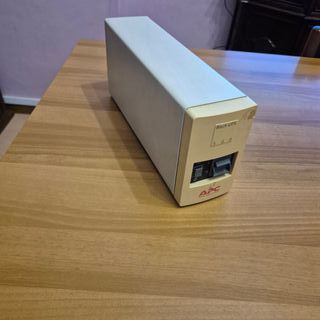 UPS APC Back-UPS 500 - BK500MI (senza batteria)