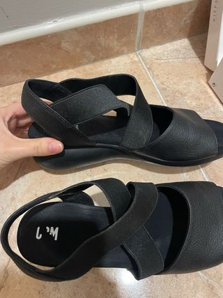 Sandalias negras Camper