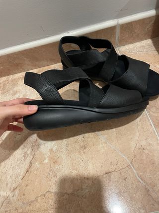 Sandalias negras Camper