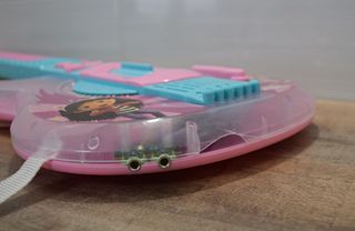 LEXIBOOK - GUITARRA LA CASA DE MUÑECAS DE GABBY