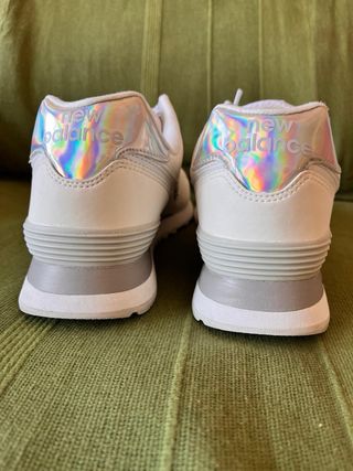 New Balance Mujer Plata y Blanco