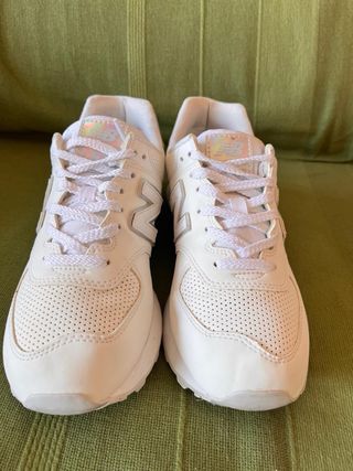 New Balance Mujer Plata y Blanco