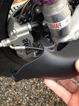 Deflector Pinza Freno Vespa RACEv2 AFP-0106R