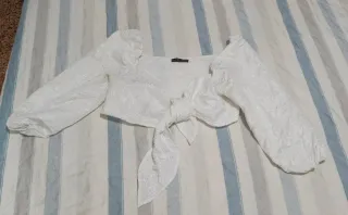 Blusa SHEIN blanca manga larga lazo