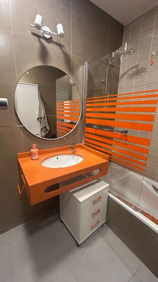 lavabo blanco porcelana o y encimera de silestone