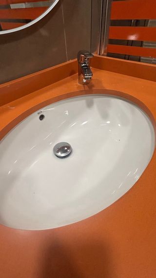 lavabo blanco porcelana o y encimera de silestone