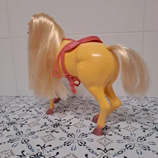 Caballo Barbie Amarillo con Accesorios (Mattel)