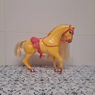 Caballo Barbie Amarillo con Accesorios (Mattel)