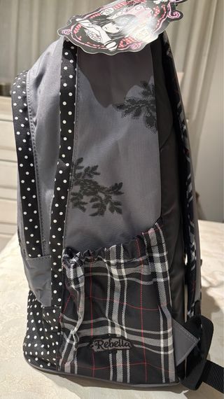 Mochila juvenil gris y negra