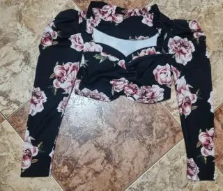 Top floral negro y rosa