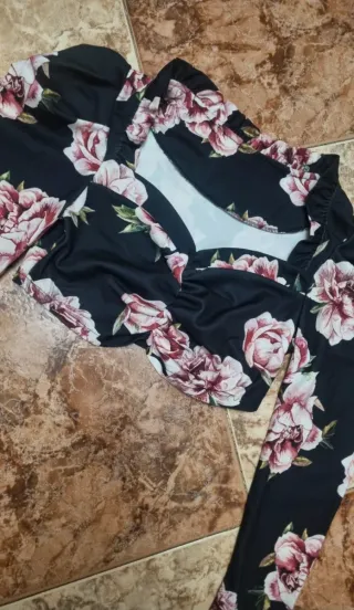 Top floral negro y rosa