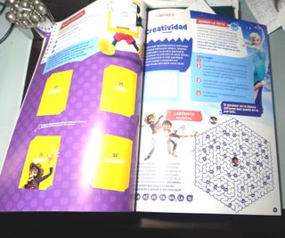 Colección Hora Jugar:64 cartas+40 pegatinas+ALBUM