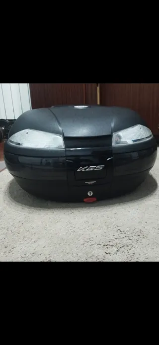 Baúl Kappa K53 N de 53 litros.sistema monokey