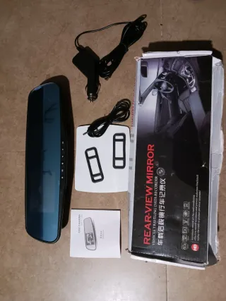 Espejo retrovisor con grabadora de datos