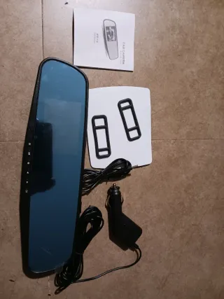 Espejo retrovisor con grabadora de datos