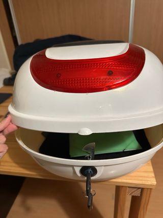 Baúl blanco crudo para casco