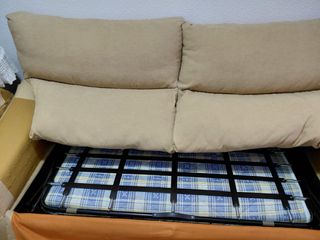 Sofá cama beige de tela