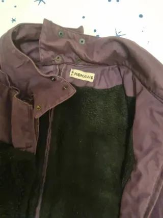 Abrigo portabebé morado.