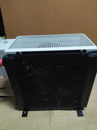 Enfriador de aceite marca Hydac .