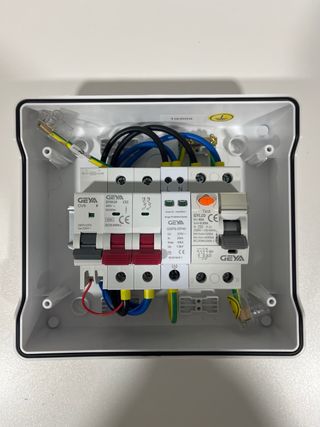 Cuadro de protecciones para cargador coche elecelé