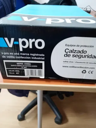 Zapatos de trabajo grises