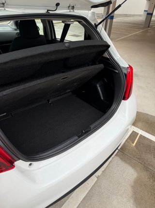 Toyota Yaris 90D 2015 Active+