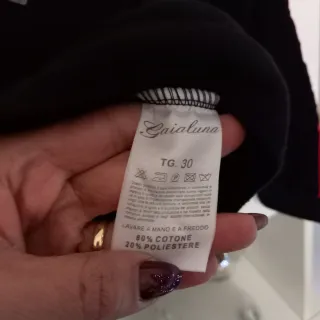 Felpa Gaialuna con zip e dettagli rossi