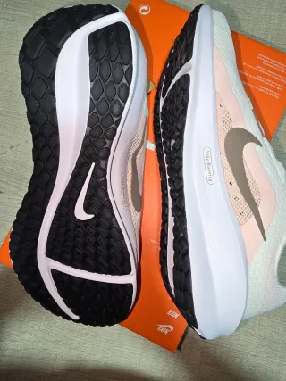 Zapatillas Nike Downshifter 13 tono naranja pastel