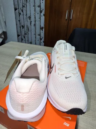 Zapatillas Nike Downshifter 13 tono naranja pastel