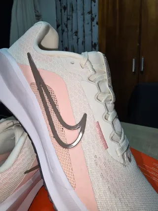 Zapatillas Nike Downshifter 13 tono naranja pastel