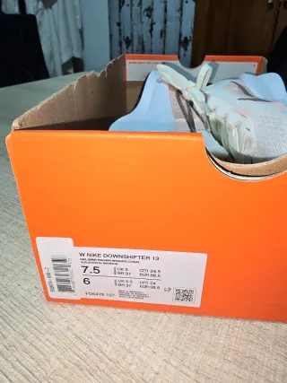 Zapatillas Nike Downshifter 13 tono naranja pastel