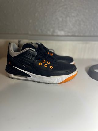 Zapatillas Jordan Talla 38.5 Negras Naranja