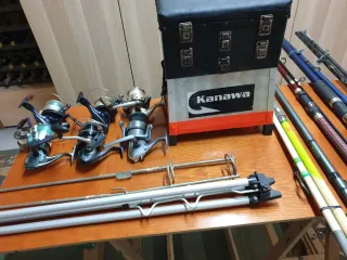 Lote material pesca: cañas y carretes