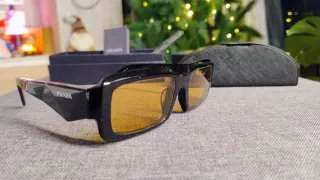 Gafas Prada SPR 27Z Negras y Amarillas