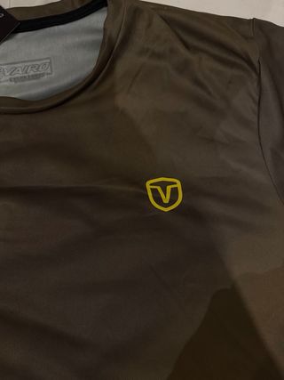 Camiseta Vairo pádel marrón y amarilla