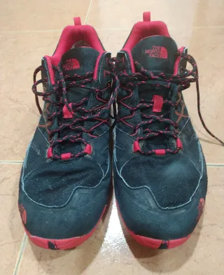 Zapatillas The North Face Negras y Rojas