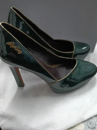 Zapatos de tacón Miss Sixty verde y dorado