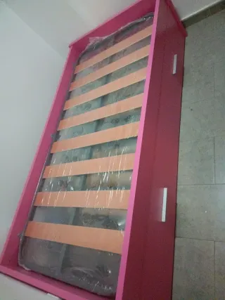 Escritorio infantil rosa con cajonera