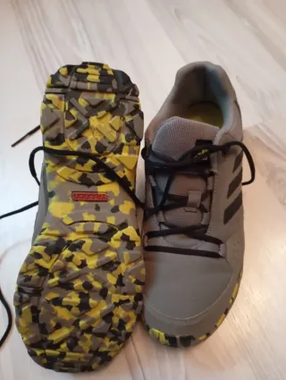 Adidas Terrex 35.5 Niños Gris/Multicolor