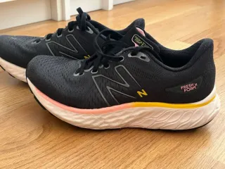 Zapatillas New Balance Fresh Foam Negro Rosa