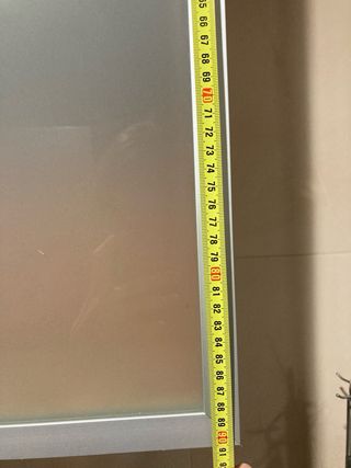 Módulo de cocina gris y cristal