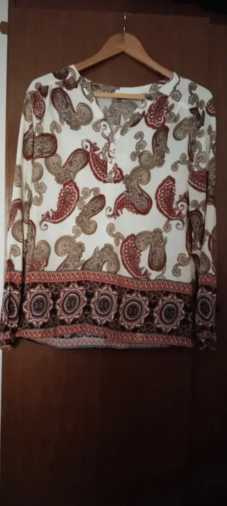 Camisa a cuadros roja y verde