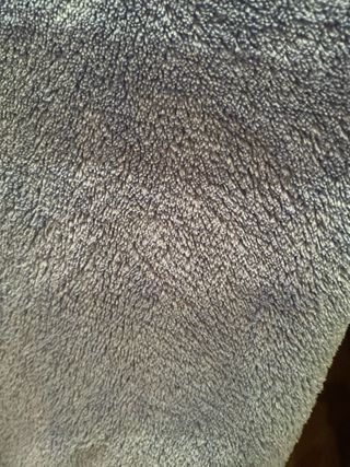 Copriletto in pile blu e grigio