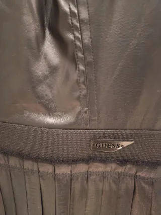 Vestido Guess Negro Malla y Plisado